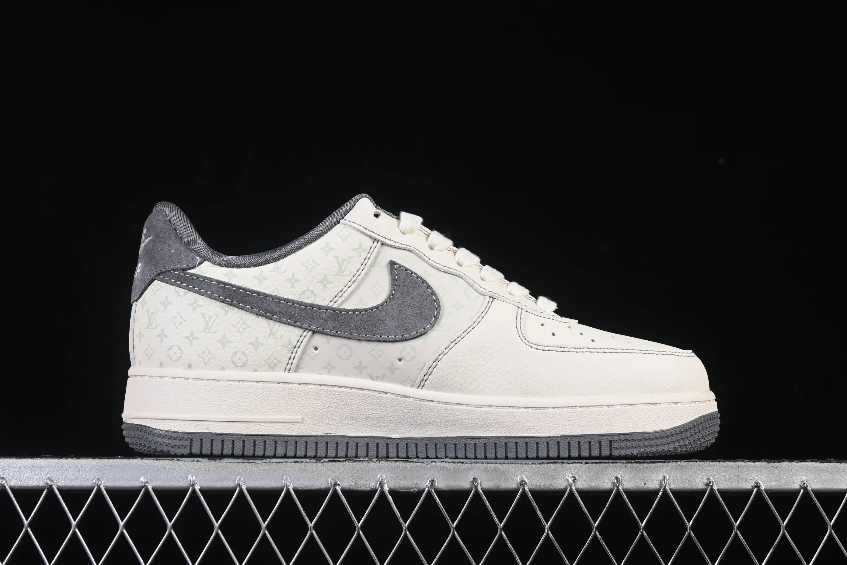 All categories Nk Air Force 1 Air Force series Nk Air Force 1 Low Air Force low-top Nike Air Force 1'07 Low LV co-branded printed beige gray Air Force 1 low-top casual sneakers MZ9588-816